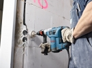 Как сверлить бетонную стену дрелью: техника и особенности